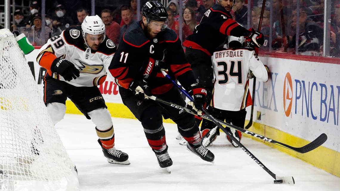 Jordan Staal scorer hat-trick
